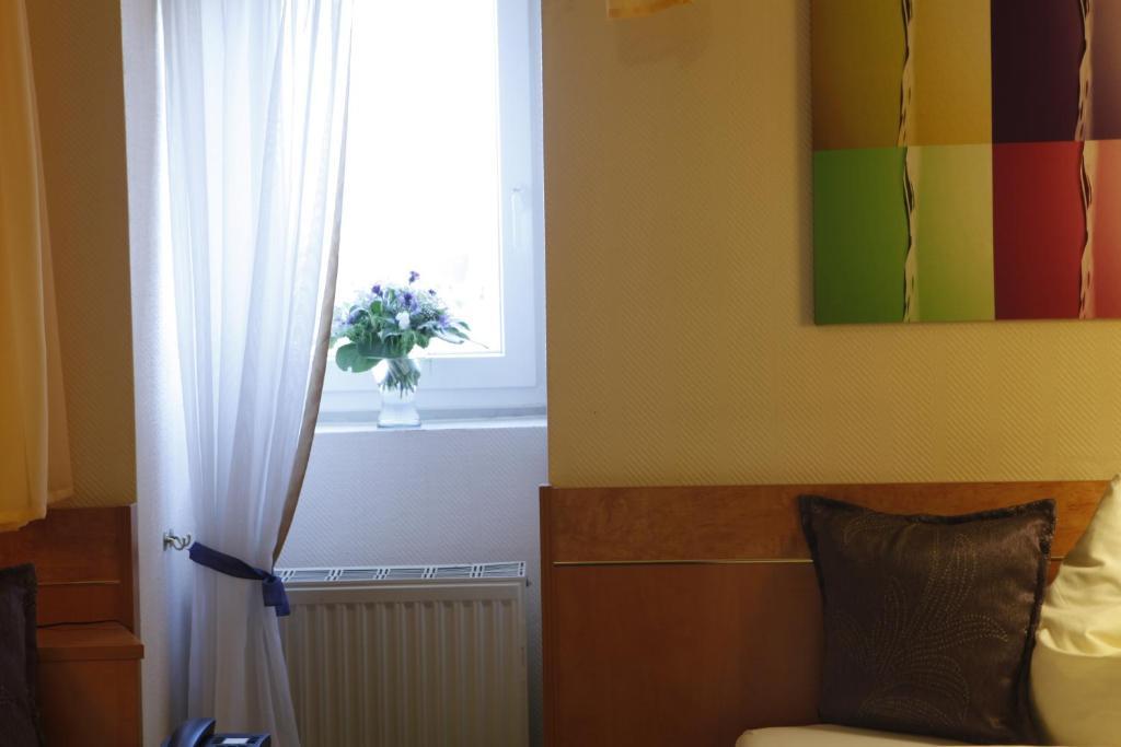 Hotel Villa Brenner Grünstadt Kamer foto